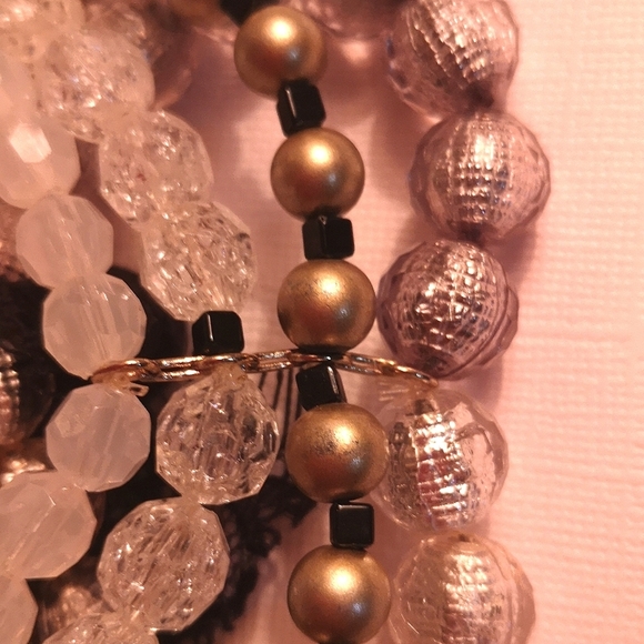 Beaded stacking bracelet with bow 🧱🔥 - Picture 4 of 5